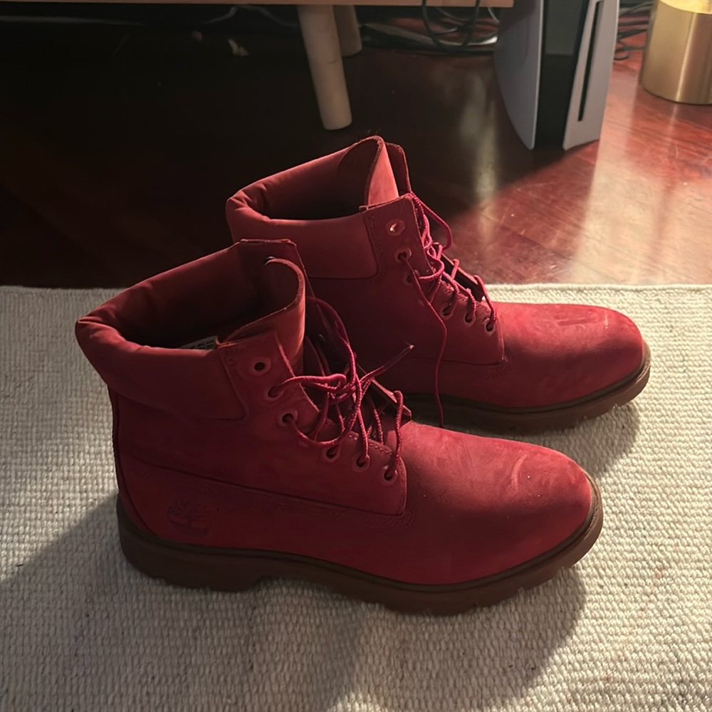 *Like New* red Timberland boots